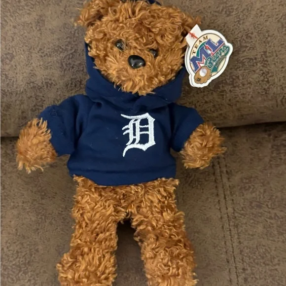 Massive 32 -Piece Sports Plush Lot MLB + NFL + NCAA Team Bears New W/ Tags New - Picture 10 of 16